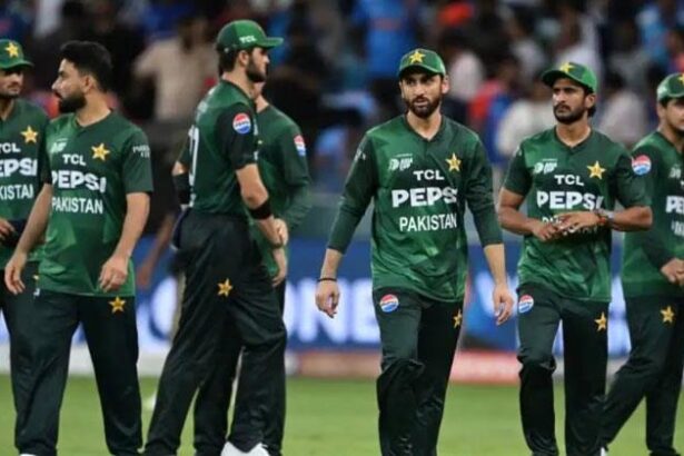 बंगलादेश के बाद अब पाकिस्तान