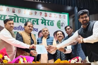 ताजपोशी के बाद अनिकेत का स्वागत