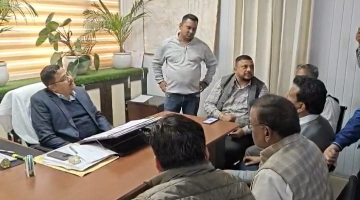 पार्षदों के सवालों पर चीफ की चुप्पी