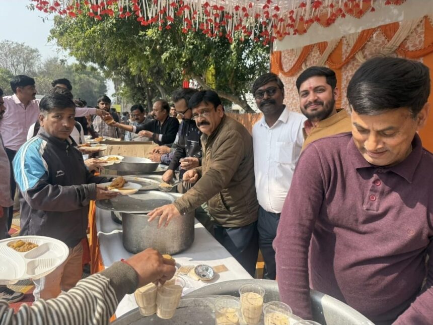 स्मृति व स्थापना दिवस पर भंडारा