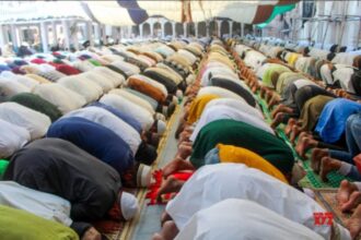 पहले जुम्मे पर उमड़ी मस्जिदों में भीड़