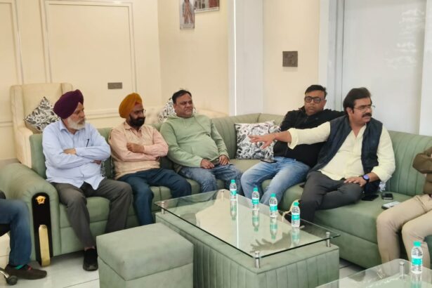 गौरव शर्मा की एसपी ट्रैफिक से वार्ता