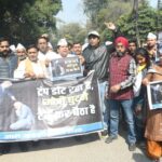 आप ने फूंकी ट्रेड डील की प्रतियां