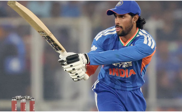 तीन चौके दो छक्के तिलक वर्मा