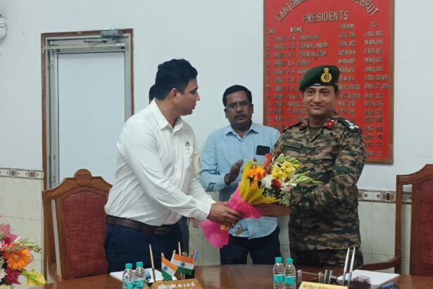 नवागत कैंट बोर्ड अध्यक्ष संजीव कुमार सिंह ने लिया चार्ज