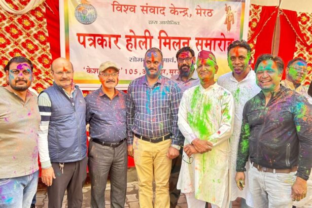 विश्व संवाद केंद्र में होली मिलन