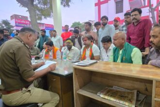 भाजपा नेताओं ने घेरी कोतवाली