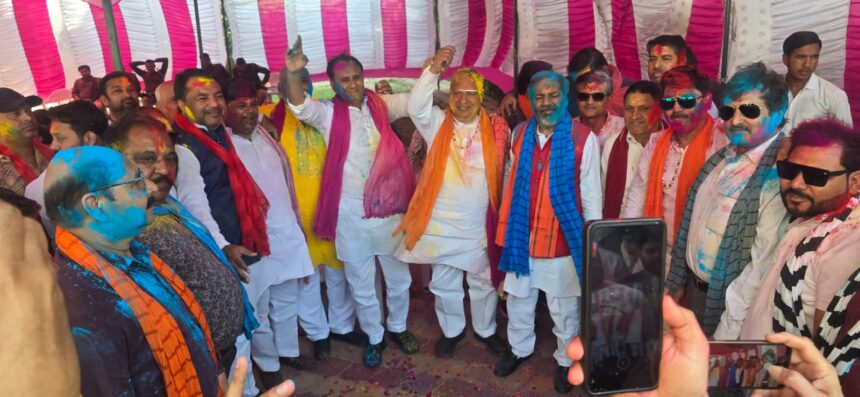 हैंडलूम वस्त्र व्यापारी संघ का होली मिलन