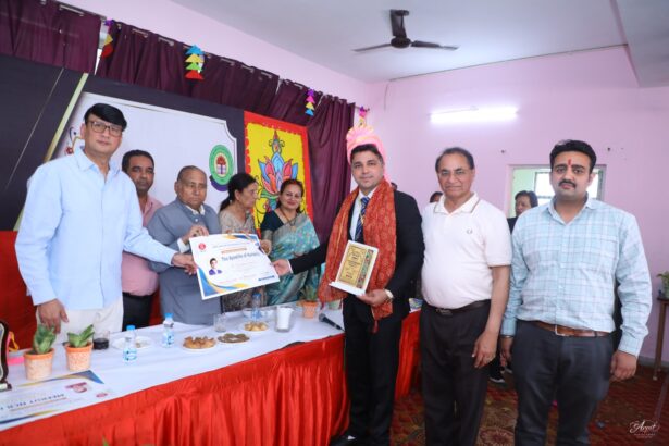 डा. शशिकांत को मिला अवार्ड