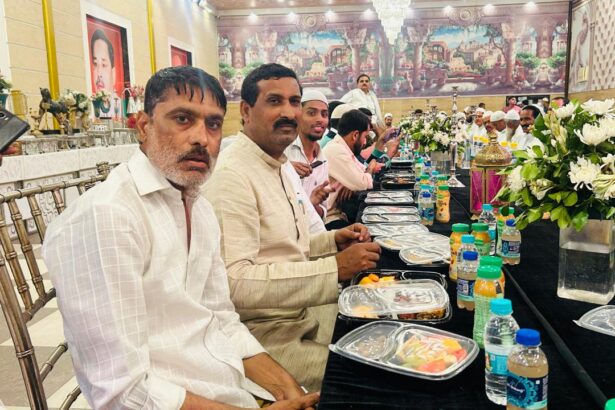सपा का रोजा इफ्तार तमाम लोग जुटे