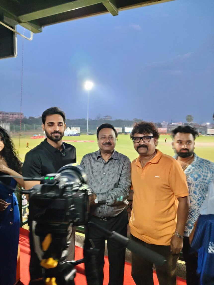 भुवी के साथ नजर आए डा. संजय जैन