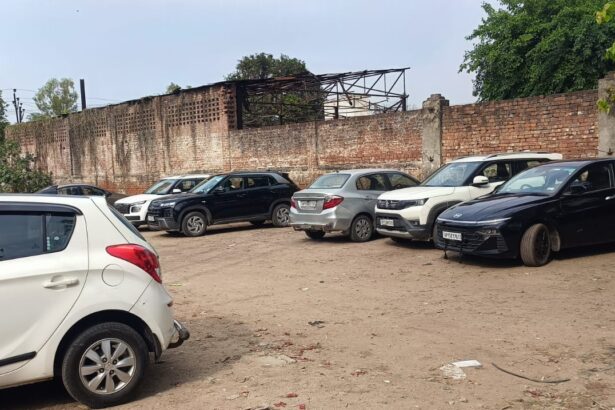 सरकुलर रोड पर अवैध पार्किंग किस पर धनवर्षा