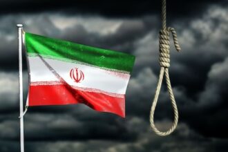 ईरान में तीन को सरेआम फांसी