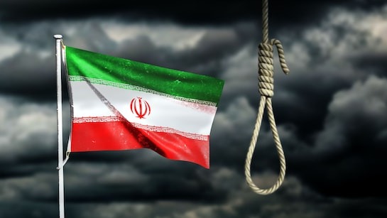 ईरान में तीन को सरेआम फांसी