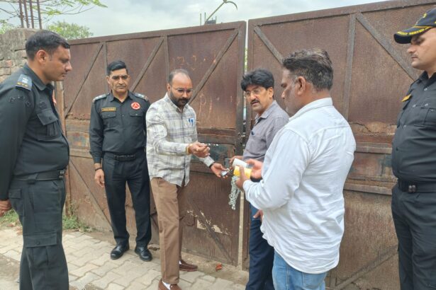 हाउस टैक्स जमा नहीं भवन किए सील