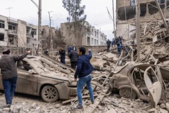 लड़ाई ना तुम जीते ना हम हारे