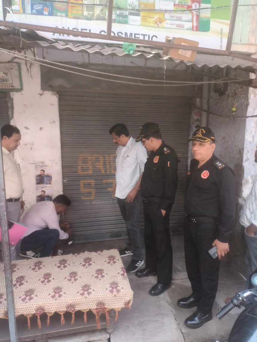 कुट्टी चौराहे पर पांच दुकानें सील