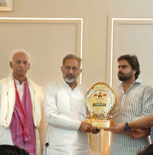 डा. भाटी पहुंचे अमित के ऑफिस