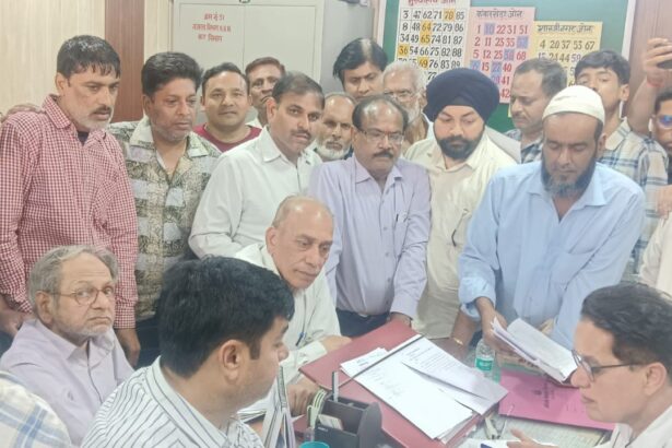 रंजन ने निगम के टैक्स ऑफिसर का घेरा