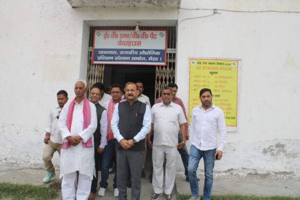 डीएम ने किया त्रैमासिक निरीक्षण