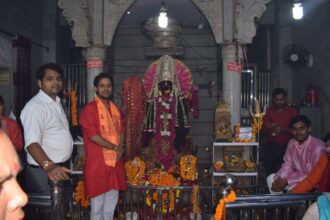 सदर काली मंदिर में भक्तों का मेला